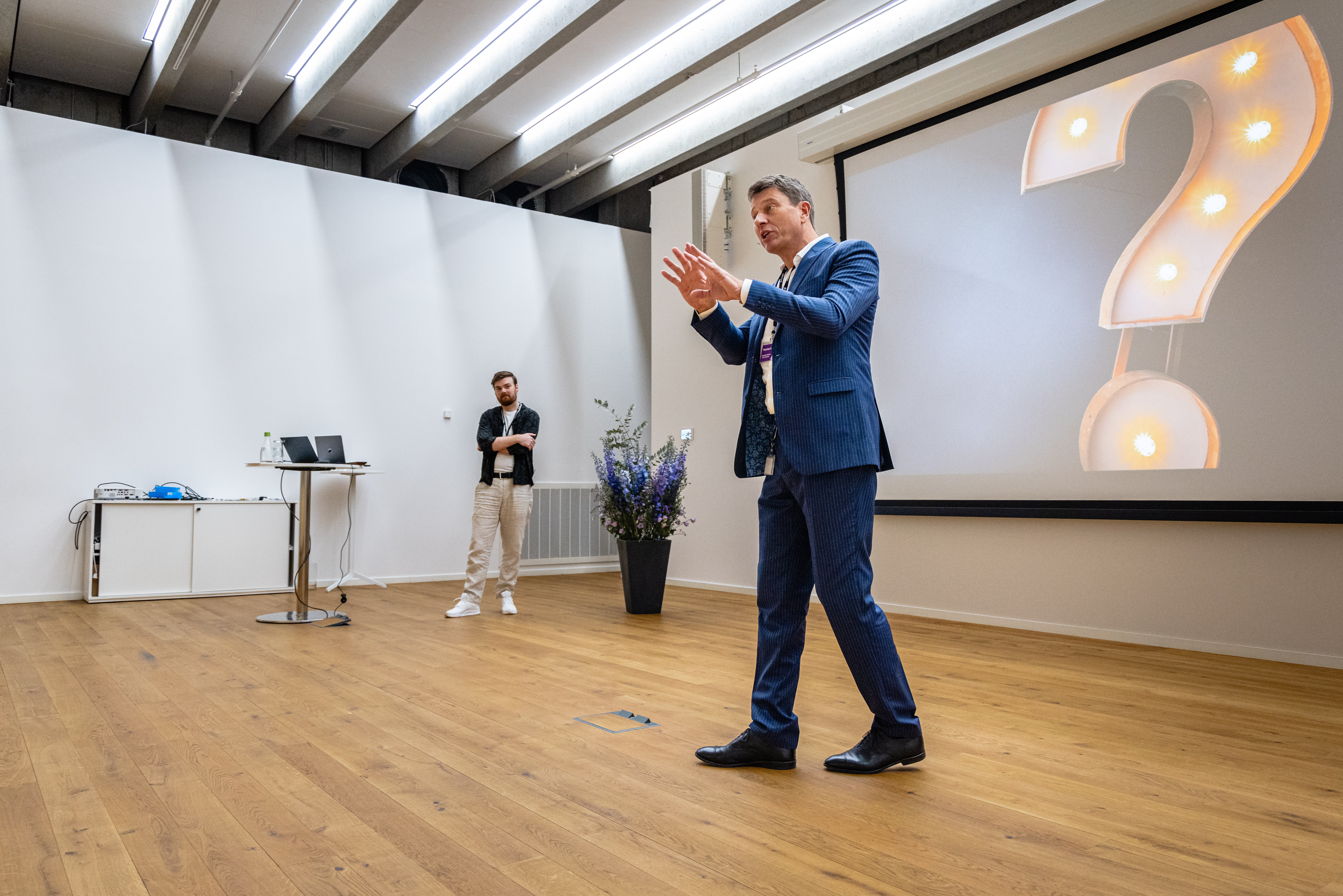 20231109-121733-9271